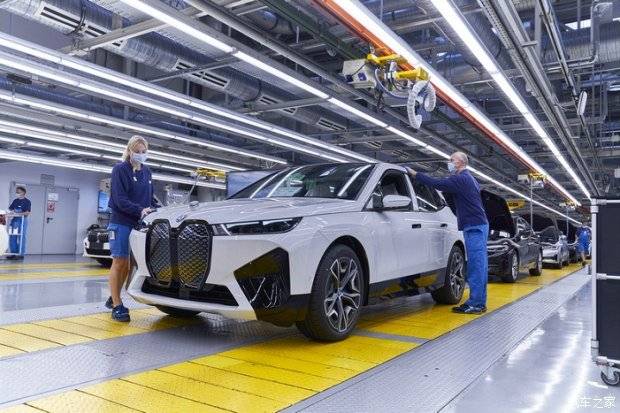 BMW iX德國(guó)丁格芬工廠投產(chǎn) 電氣科技領(lǐng)域的技術(shù)開(kāi)發(fā)新里程碑